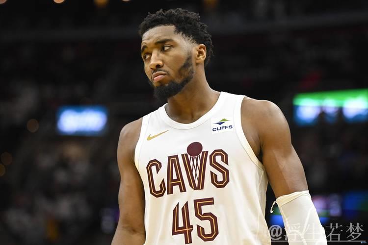 米切尔无奈29分 伤兵满营勇士意外击败骑士 米切尔无奈29分 伤兵满营勇士意外击败骑士